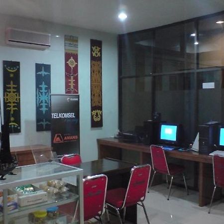 Amans Hotel Ambon Esterno foto
