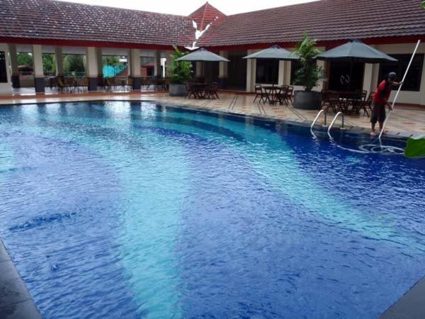 Amans Hotel Ambon Esterno foto
